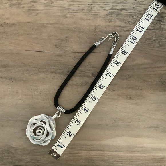 NWOT Handmade Flower Necklace & Ring Set - Picture 7 of 7